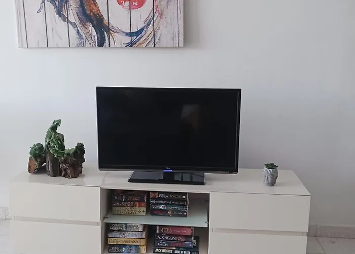 Modern Sea View Apartment Regina Gardens