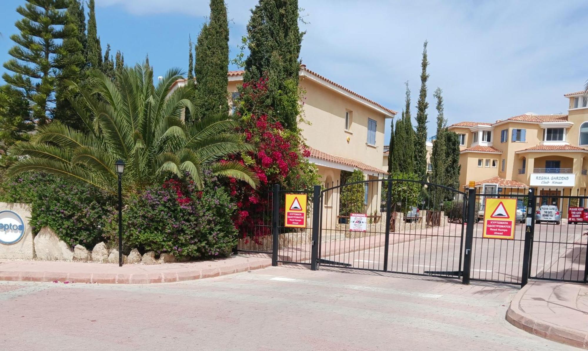 Modern Sea View Regina Gardens Daire